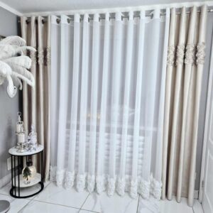 Firana szyfonowa z kolekcji ROSES | NOWOŚĆ | 400x220 cm przelotki | zdobiona aplikacją 3D w róże