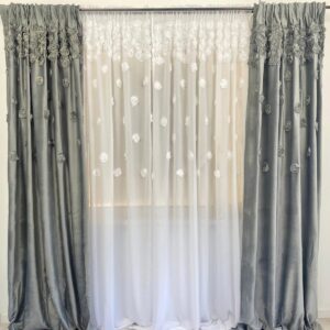 Firana FRENCH ROSES z wyszywanymi różami 3D BIAŁA | 500x250 taśma