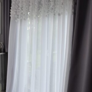 Firana szyfonowa FIORAL 400x250 cm przelotka – kwiaty 3D z cyrkoniami Firany gotowe CYRKONIE